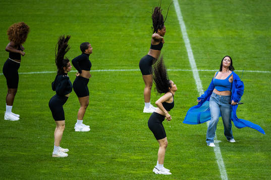 Molly Sandén performs
