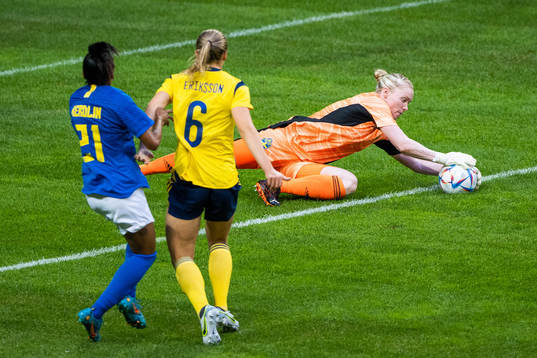goalkeeper Hedvig Lindahl of Sweden with a save