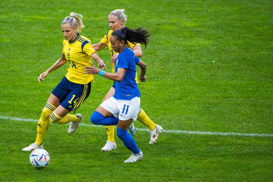 Jonna Andersson and Nathalie Björn of Sweden compete for