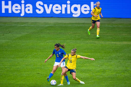 Duda S of Brazil and Filippa Angeldahl of Sweden