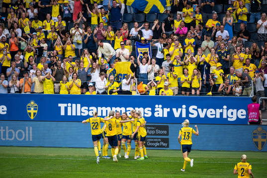 Johanna Rytting Kaneryd of Sweden celebrates with team mates