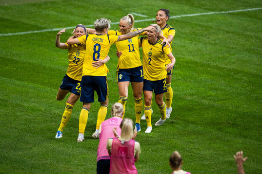 Lina Hurtig celebrates with Olivia Schough, Stina