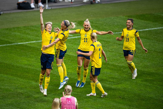 Lina Hurtig celebrates with Olivia Schough, Stina