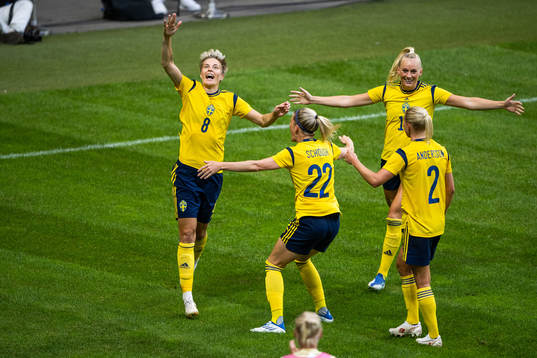 Lina Hurtig celebrates with Olivia Schough, Stina