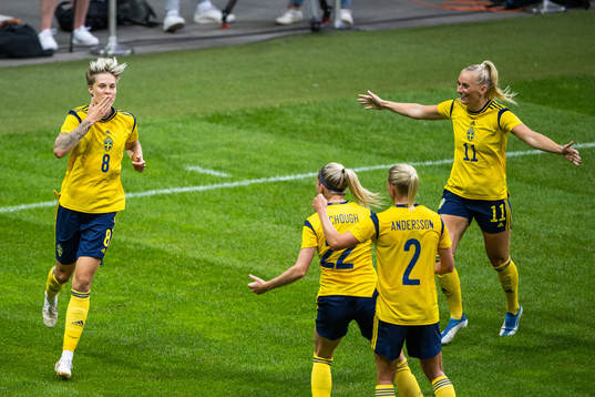 Lina Hurtig celebrates with Olivia Schough, Stina
