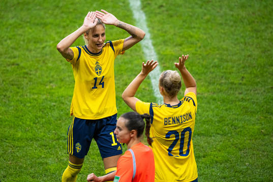 Nathalie Björn is substituted off for Hanna Bennison of