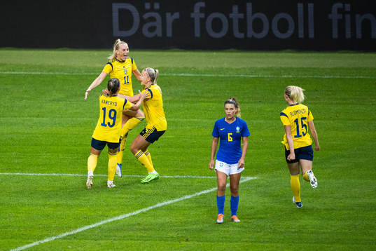 Stina Blackstenius of Sweden celebrates with team mates