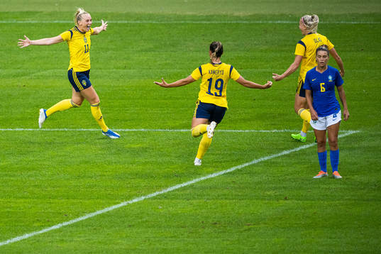 Stina Blackstenius of Sweden celebrates with team mates