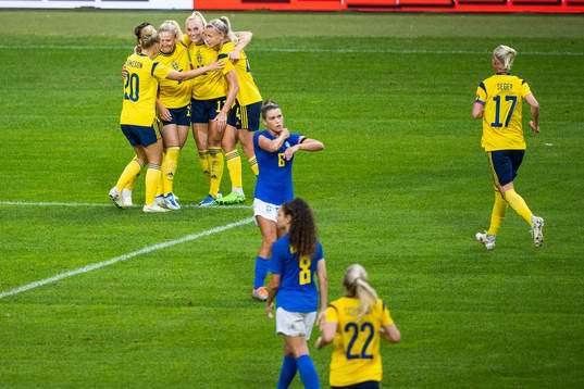 Stina Blackstenius of Sweden celebrates with team mates