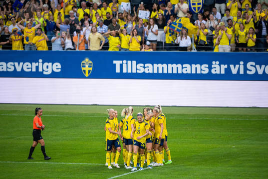 Stina Blackstenius of Sweden celebrates with team mates