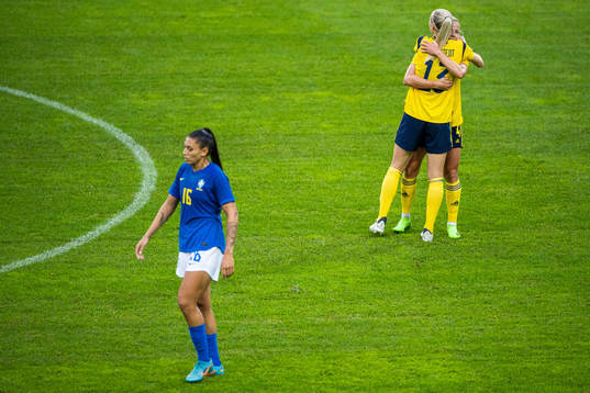 Amanda Ilestedt and Hanna Glas of Sweden celebrate