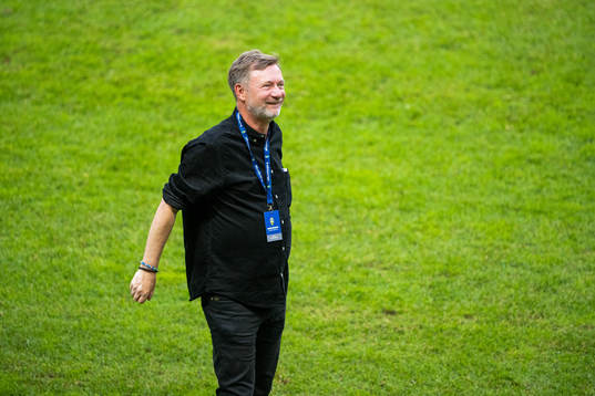head coach Peter Gerhardsson of Sweden