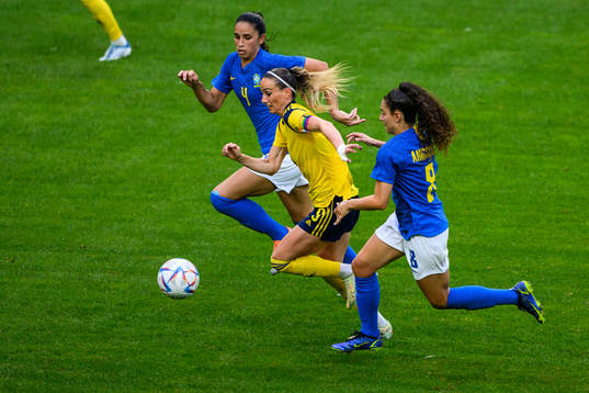 Rafaelle and Angelina of Brazil against Kosovare Asllani of
