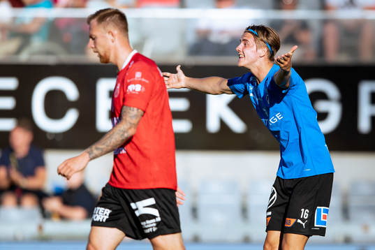 Halmstads Erik Ahlstrand reagerar