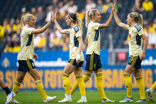 Jonna Andersson, Kosovare Asllani, Nathalie Björn and Elin