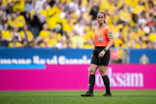 Referee Sandra Bastos