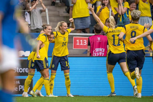 Johanna Rytting Kaneryd of Sweden celebrate with teammates