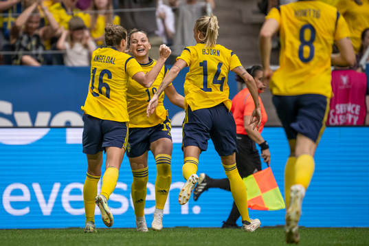 Johanna Rytting Kaneryd of Sweden celebrate with teammates