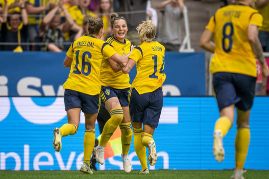 Johanna Rytting Kaneryd of Sweden celebrate with teammates