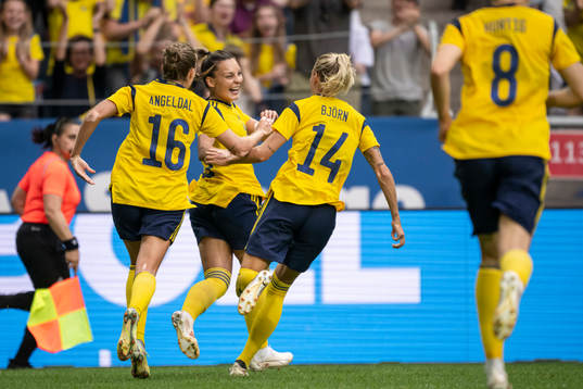 Johanna Rytting Kaneryd of Sweden celebrate with teammates