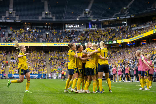Lina Hurtig of Sweden celebrate with teammates