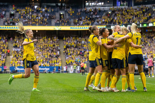 Lina Hurtig of Sweden celebrate with teammates