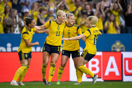 Stina Blackstenius of Sweden celebrate with teammates
