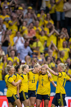 Stina Blackstenius of Sweden celebrate with teammates