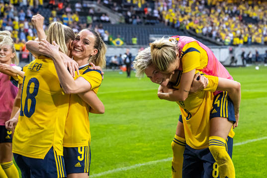 Fridolina Rolfö, Kosovare Asllani, Nathalie Björn and