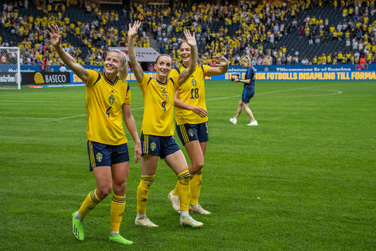 Hanna Glas, Kosovare Asllani and Fridolina Rolfö of Sweden