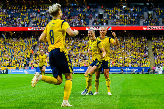 Lina Hurtig of Sweden celebrates with Olivia Schough and