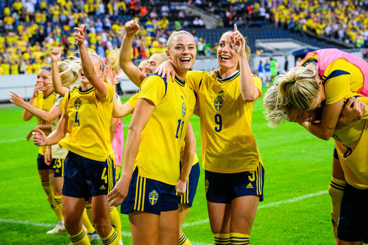 Fridolina Rolfö and Kosovare Asllani of Sweden