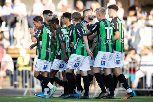 GAIS Rickard Emeka Friday jublar med lagkamrater