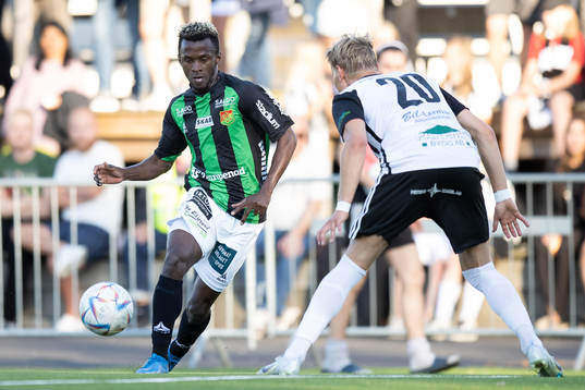 GAIS Rickard Emeka Friday och Lindomes Isac Spanedal