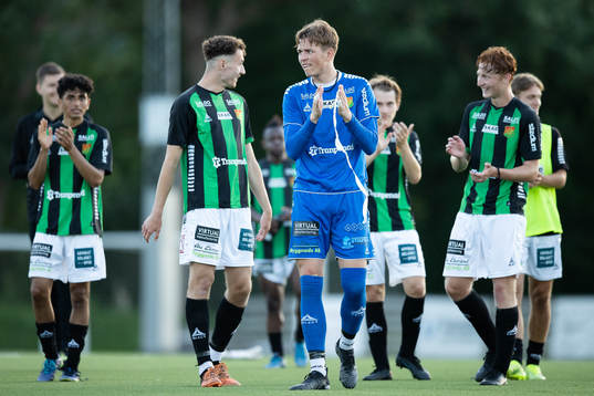 GAIS målvakt Erik Westgärds jublar
