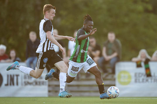 Lindomes Theodor Johansson och GAIS Michael Kargbo