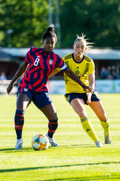 Brianna Pinto of USA and Beatrice Persson of Sweden
