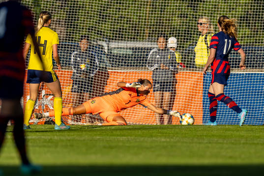 goalkeeper Emma Lind