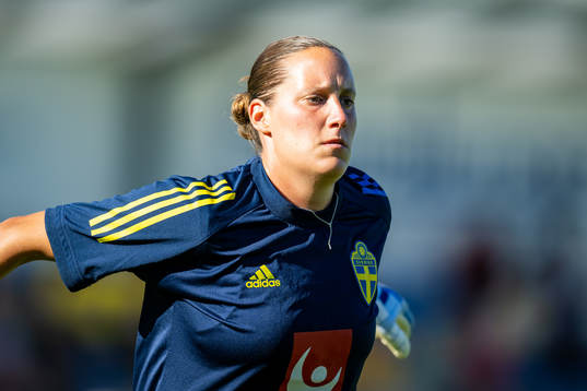 goalkeeper Emma Lind of Sweden