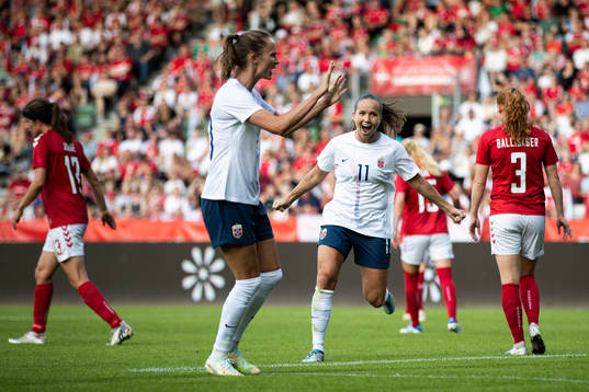 Guro Reiten of Norway celebrate