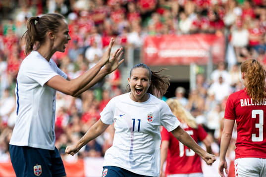 Guro Reiten of Norway celebrate