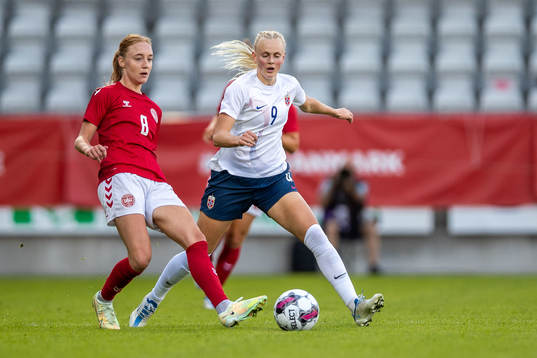 Sara Holmgaard of Denmark and Karina Saevik of Norway