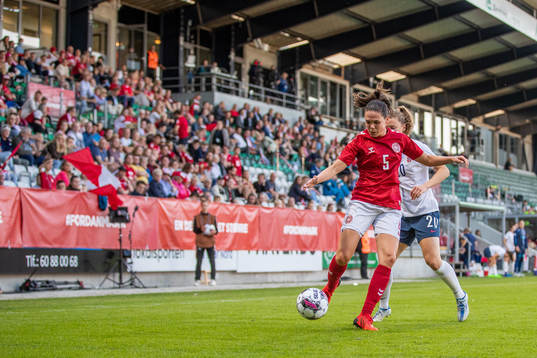 Simone Boye of Denmark and Synne Skinnes Hansen of Norway
