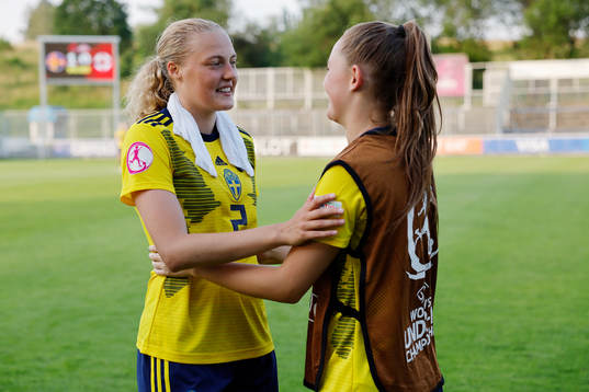 Elma Junttila Nelhage of Sweden celebrate