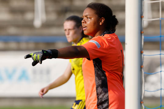 goalkeeper Serina Iddrisu Backmark of Sweden