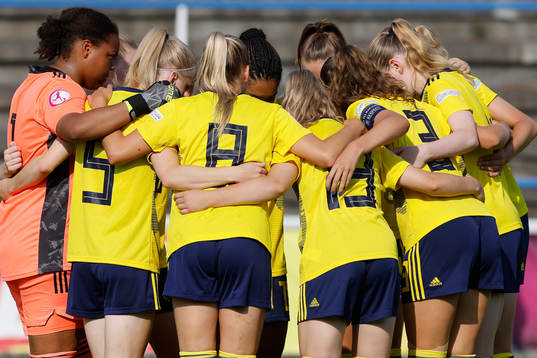 Players of Sweden celebrate