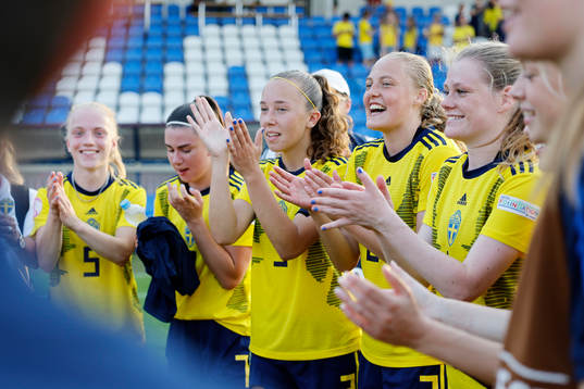 Athinna Persson Lundgren and Elma Junttila Nelhage of Sweden