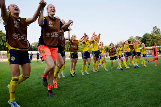 Players of Sweden celebrate