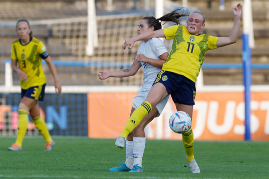 Emilia Bengtsson of Sweden in action against Grace Clinton