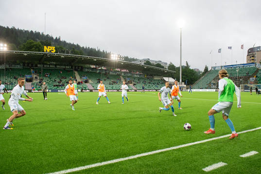 Malmö FFs spelare värmer upp